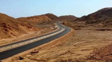 إعادة فتح طريق سفاجا قنا في الاتجاهين بعد تحسن حالة الطقس المرورية